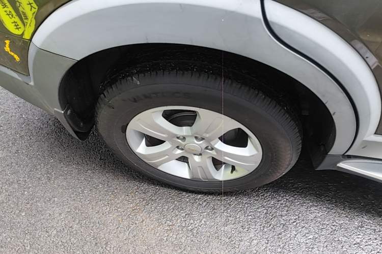 Used Chevrolet Captiva 2015 2.4L Two-Wheel Drive Urban Version 7 Seats Right Rear Wheel Hub