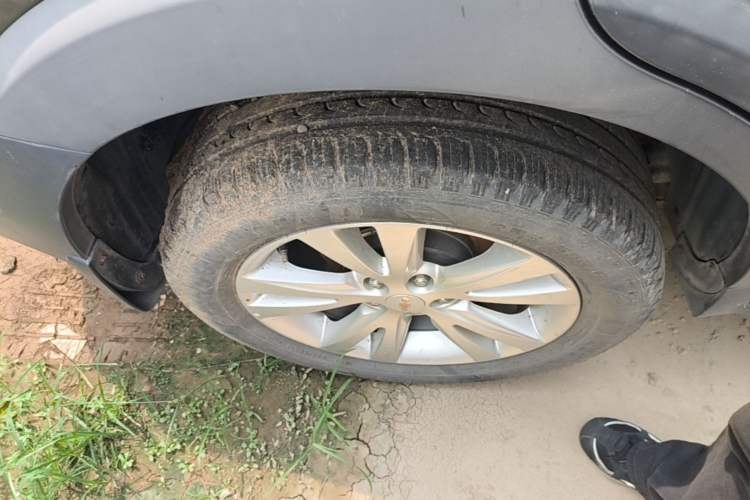 Used Chevrolet Captiva 2015 2.4L 4x4 Flagship Edition 7-Seater Right Rear Wheel Hub