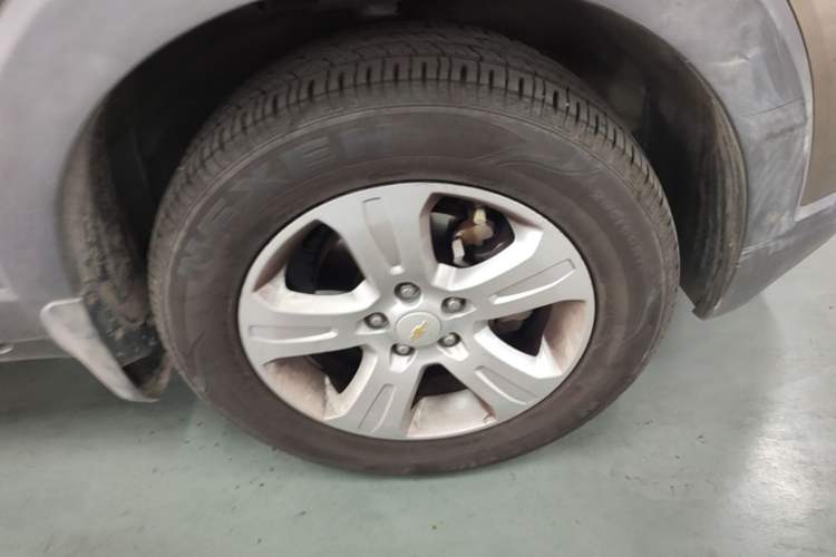 Used Chevrolet Captiva 2015 2.4L Two-Wheel Drive Urban Version 7 Seats Right Rear Wheel Hub
