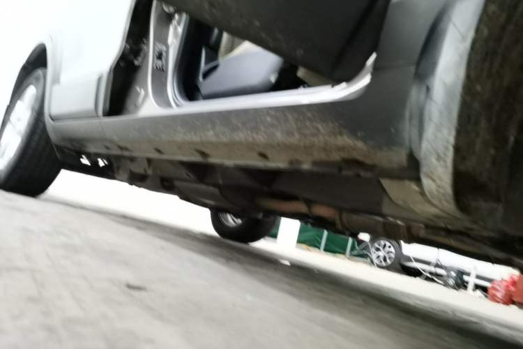 Used Chevrolet Captiva 2015 2.4L Two-Wheel Drive Urban Version 7 Seats Right Side Sill