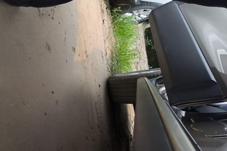 Used Chevrolet Captiva 2015 2.4L 4x4 Flagship Edition 7-Seater Right Side Sill