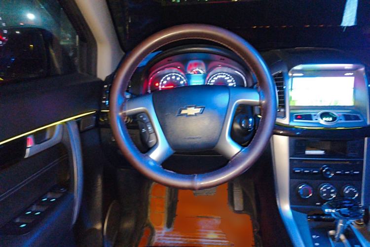 Used Chevrolet Captiva 2015 2.4L Two-Wheel Drive Urban Version 7 Seats Steering Wheel