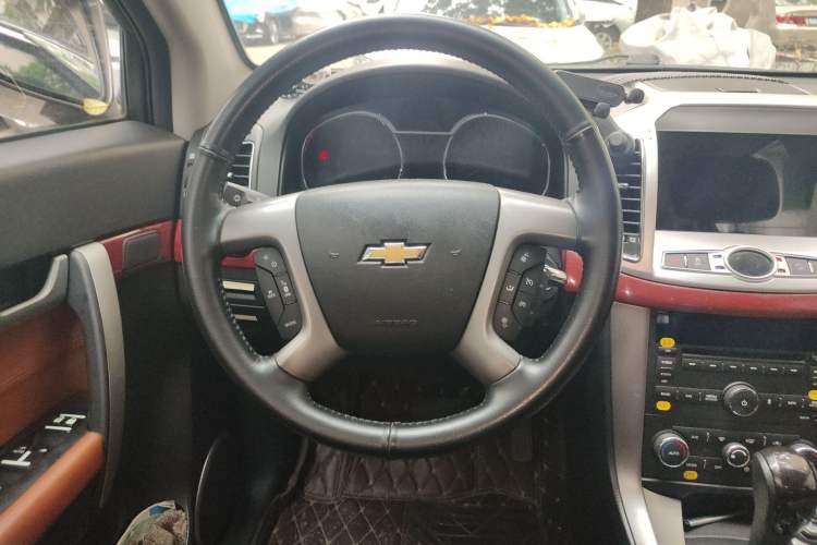 Used Chevrolet Captiva 2015 2.4L 4x4 Flagship Edition 7-Seater Steering Wheel