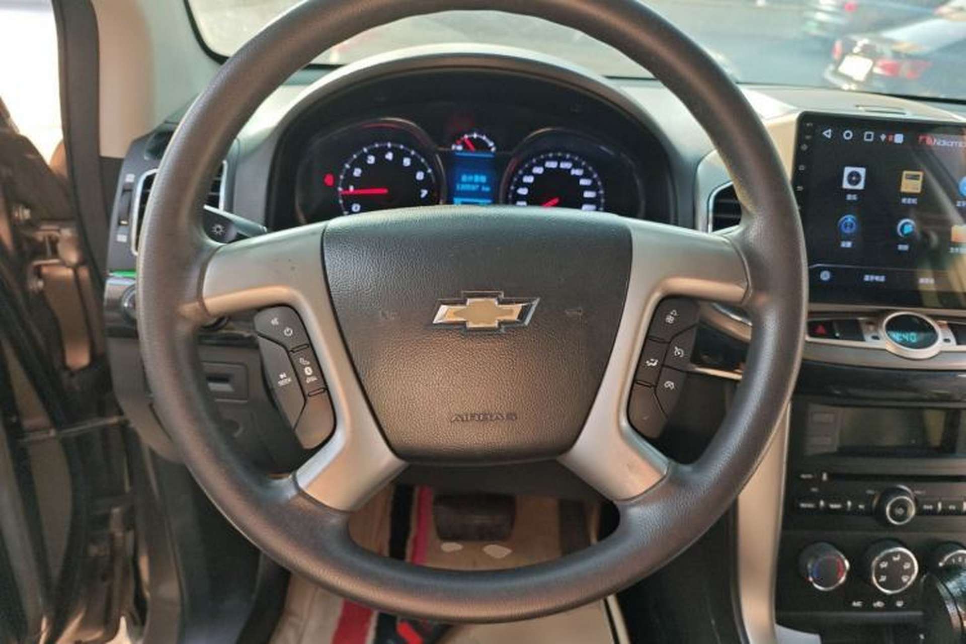Used Chevrolet Captiva 2015 2.4L Two-Wheel Drive Urban Version 7 Seats Steering Wheel