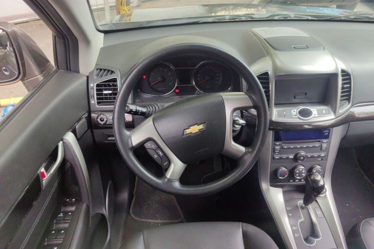 Used Chevrolet Captiva 2015 2.4L Two-Wheel Drive Urban Version 7 Seats Steering Wheel