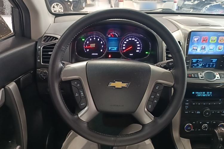 Used Chevrolet Captiva 2015 2.4L 4x4 Flagship Edition 7-Seater Steering Wheel