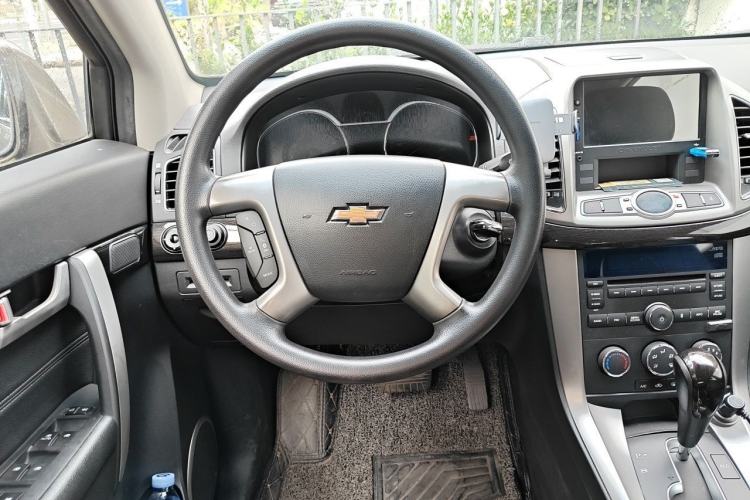 Used Chevrolet Captiva 2015 2.4L Two-Wheel Drive Urban Version 7 Seats Steering Wheel