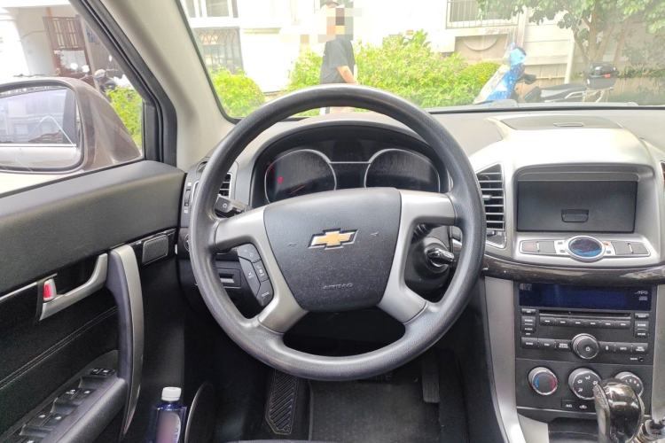Used Chevrolet Captiva 2015 2.4L Two-Wheel Drive Urban Version 7 Seats Steering Wheel