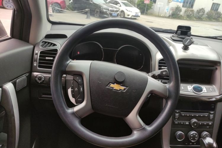 Used Chevrolet Captiva 2015 2.4L Two-Wheel Drive Urban Version 7 Seats Steering Wheel