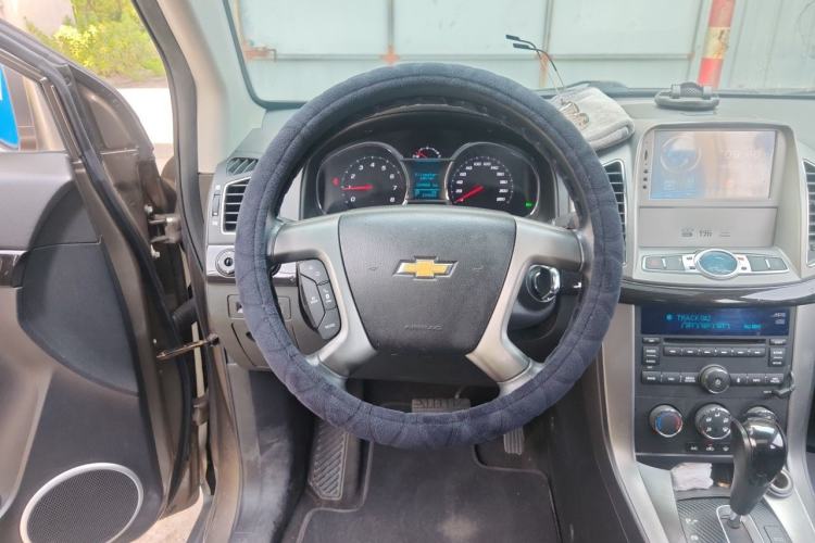 Used Chevrolet Captiva 2015 2.4L Two-Wheel Drive Urban Version 7 Seats Steering Wheel
