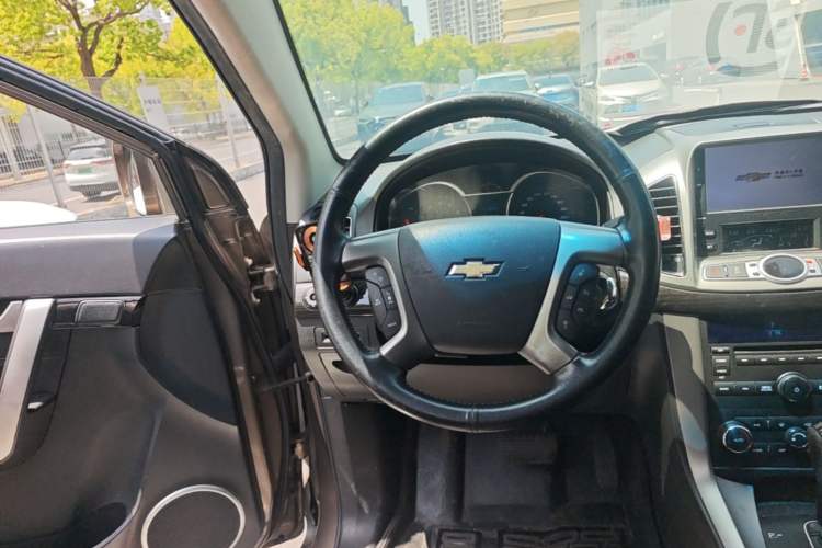 Used Chevrolet Captiva 2015 2.4L 4x4 Flagship Edition 7-Seater Steering Wheel
