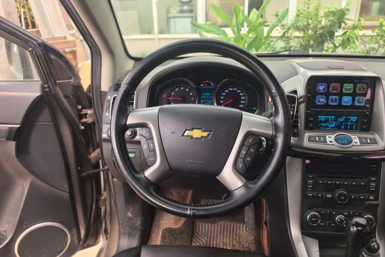 Used Chevrolet Captiva 2015 2.4L 4x4 Flagship Edition 7-Seater Steering Wheel