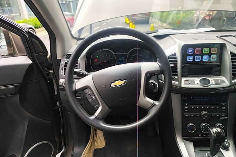 Used Chevrolet Captiva 2015 2.4L Two-Wheel Drive Urban Version 7 Seats Steering Wheel
