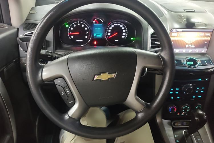 Used Chevrolet Captiva 2015 2.4L Two-Wheel Drive Urban Version 7 Seats Steering Wheel