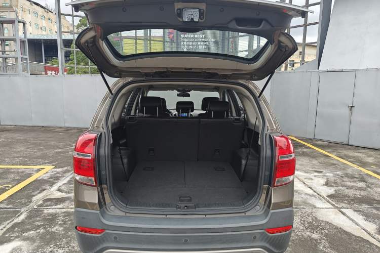 Used Chevrolet Captiva 2015 2.4L 4x4 Flagship Edition 7-Seater Trunk