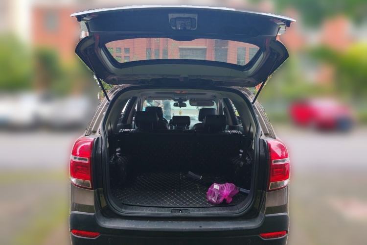 Used Chevrolet Captiva 2015 2.4L 4x4 Flagship Edition 7-Seater Trunk