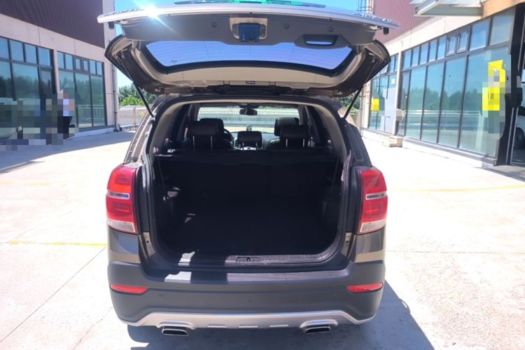 Used Chevrolet Captiva 2015 2.4L 4x4 Flagship Edition 7-Seater Trunk