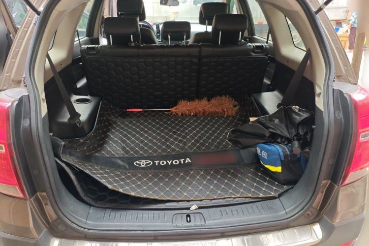 Used Chevrolet Captiva 2015 2.4L 4x4 Flagship Edition 7-Seater Trunk