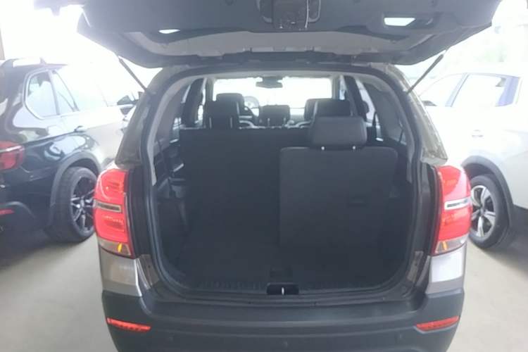 Used Chevrolet Captiva 2015 2.4L 4x4 Flagship Edition 7-Seater Trunk