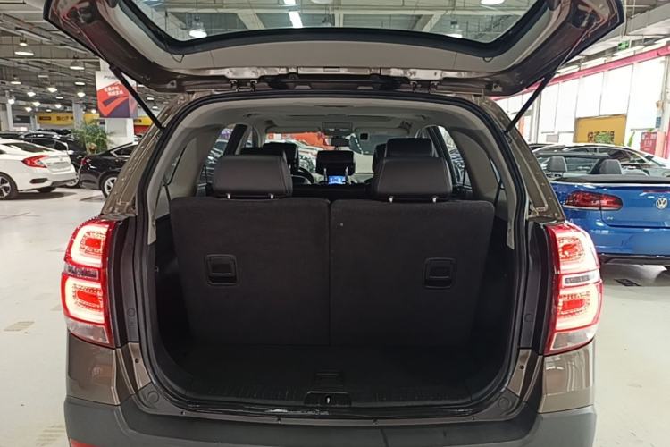 Used Chevrolet Captiva 2015 2.4L 4x4 Flagship Edition 7-Seater Trunk