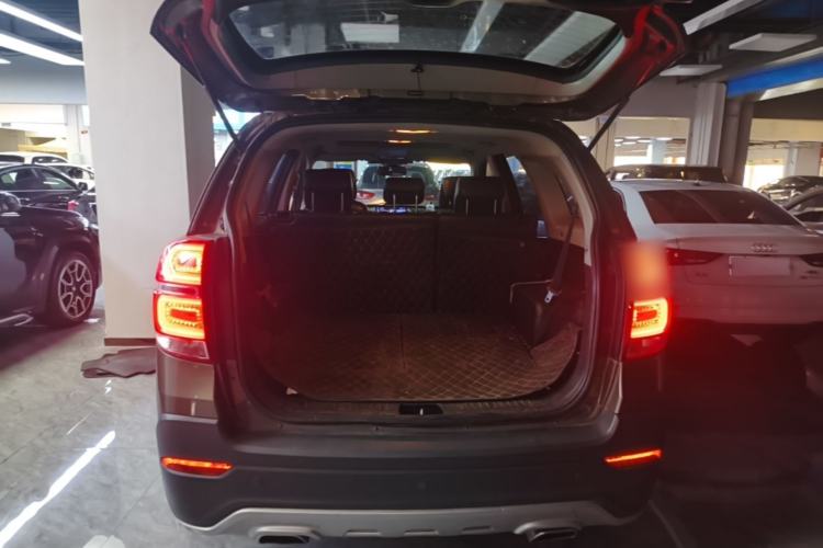 Used Chevrolet Captiva 2015 2.4L 4x4 Flagship Edition 7-Seater Trunk