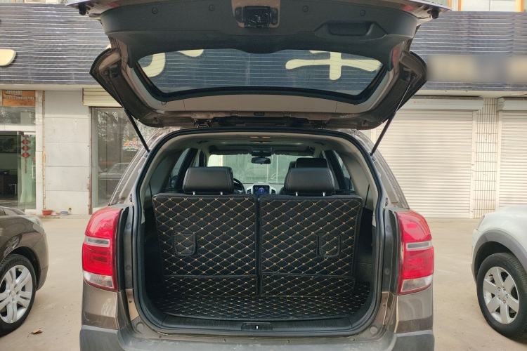 Used Chevrolet Captiva 2015 2.4L 4x4 Flagship Edition 7-Seater Trunk