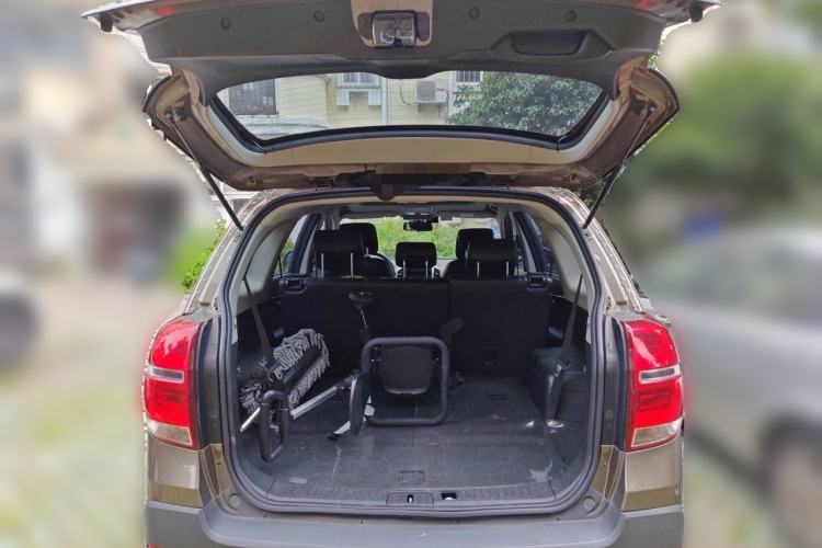 Used Chevrolet Captiva 2015 2.4L Two-Wheel Drive Urban Version 7 Seats Trunk