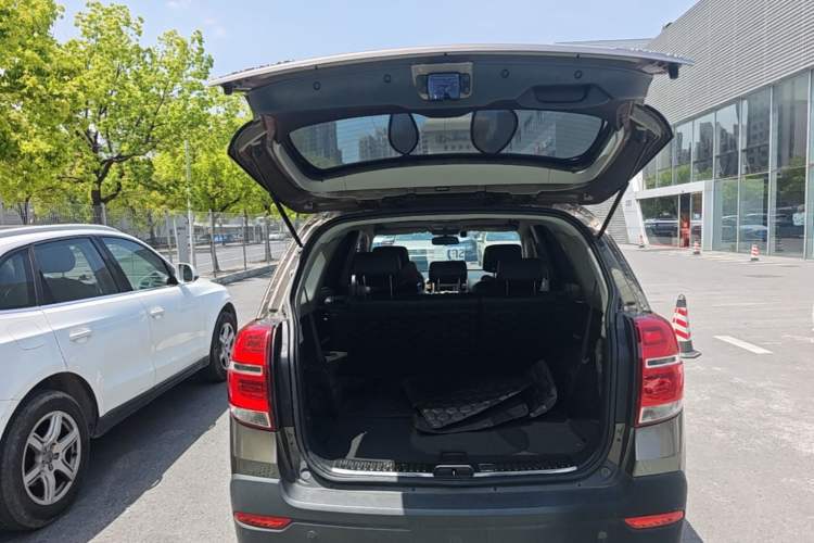 Used Chevrolet Captiva 2015 2.4L 4x4 Flagship Edition 7-Seater Trunk