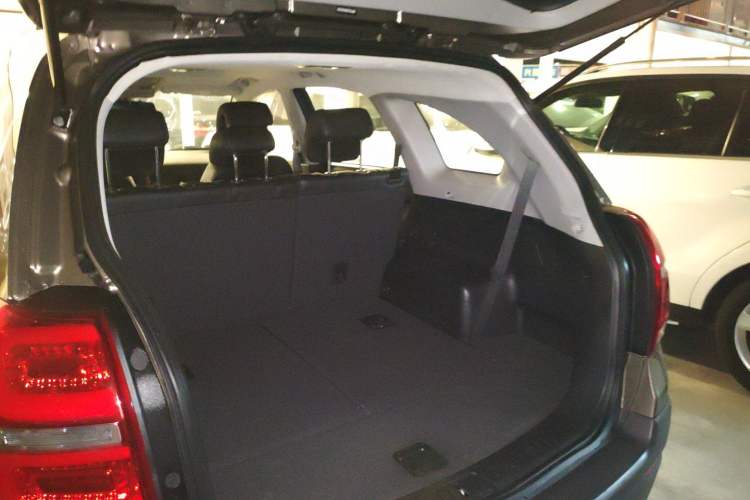 Used Chevrolet Captiva 2015 2.4L 4x4 Flagship Edition 7-Seater Trunk