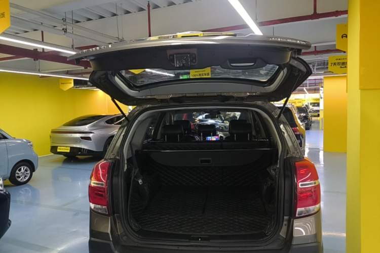 Used Chevrolet Captiva 2015 2.4L Two-Wheel Drive Urban Version 7 Seats Trunk