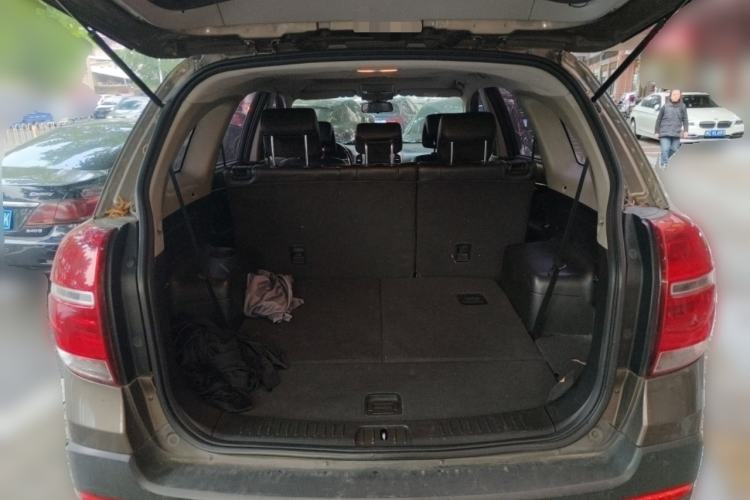 Used Chevrolet Captiva 2015 2.4L 4x4 Flagship Edition 7-Seater Trunk