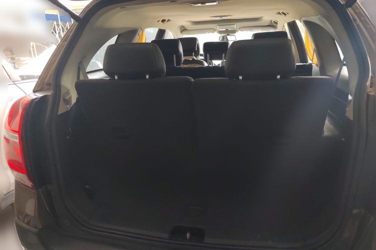 Used Chevrolet Captiva 2015 2.4L 4x4 Flagship Edition 7-Seater Trunk