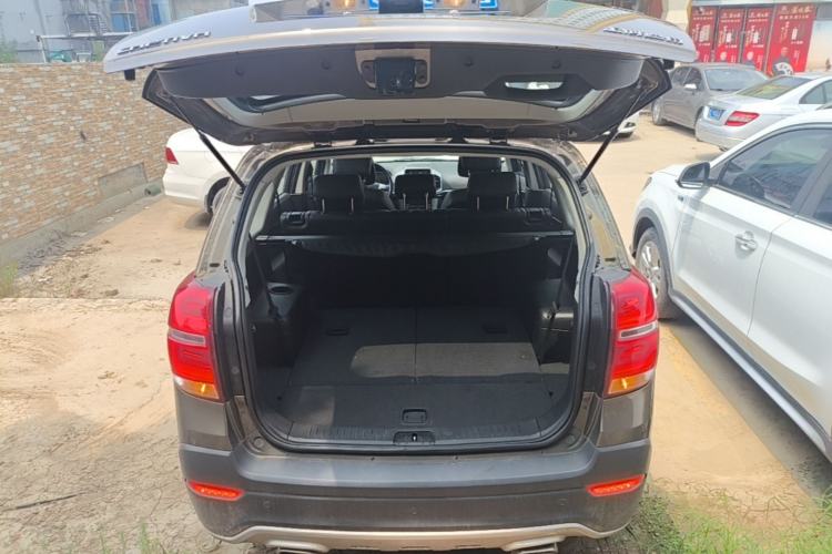 Used Chevrolet Captiva 2015 2.4L 4x4 Flagship Edition 7-Seater Trunk