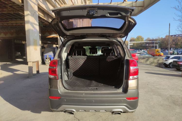 Used Chevrolet Captiva 2015 2.4L 4x4 Flagship Edition 7-Seater Trunk