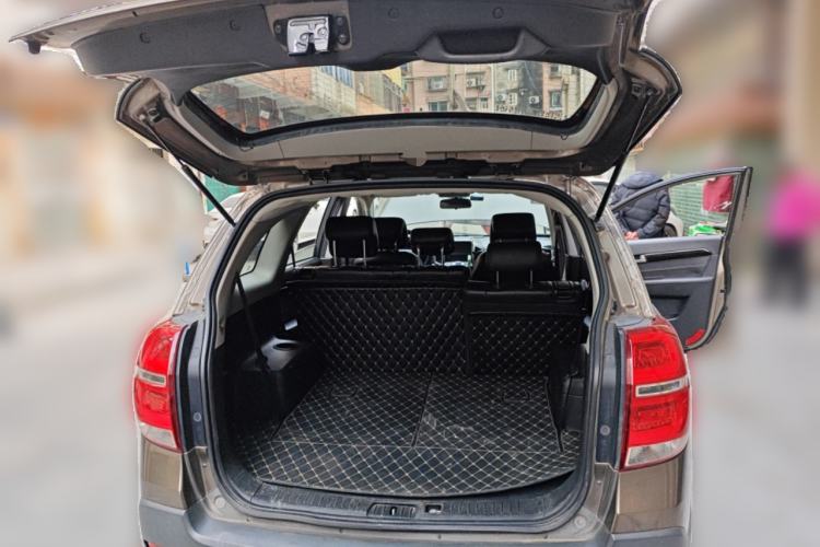 Used Chevrolet Captiva 2015 2.4L 4x4 Flagship Edition 7-Seater Trunk