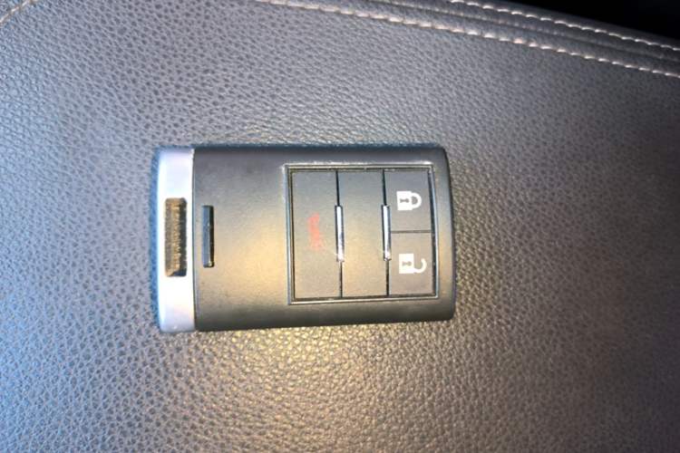 Used Chevrolet Captiva 2015 2.4L 4x4 Flagship Edition 7-Seater Vehicle Key