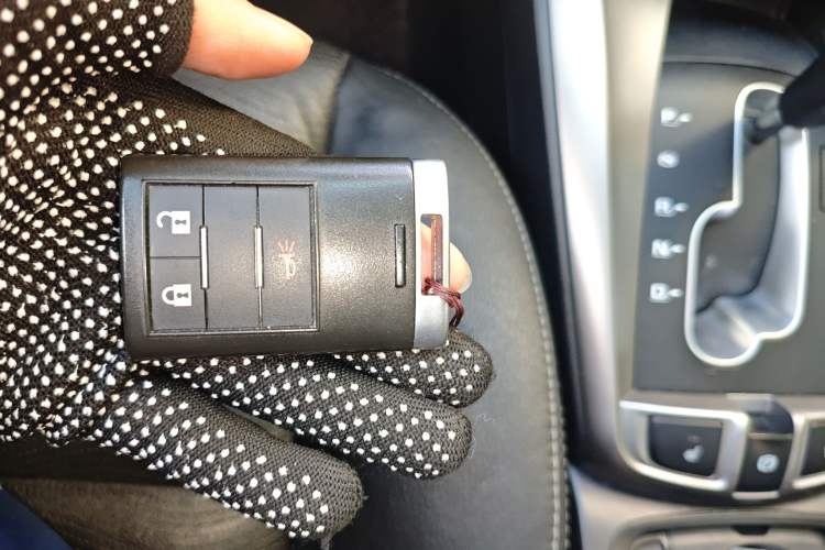 Used Chevrolet Captiva 2015 2.4L 4x4 Flagship Edition 7-Seater Vehicle Key