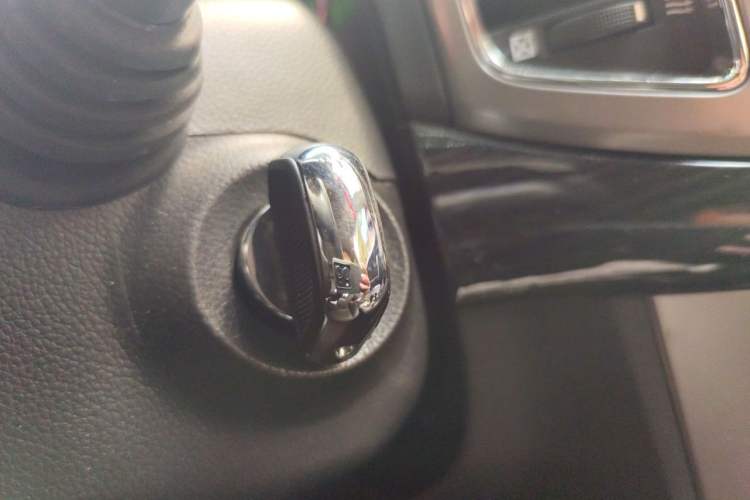 Used Chevrolet Captiva 2015 2.4L 4x4 Flagship Edition 7-Seater Vehicle Key