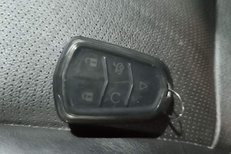 Used Chevrolet Captiva 2015 2.4L Two-Wheel Drive Urban Version 7 Seats Vehicle Key