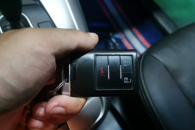 Used Chevrolet Captiva 2015 2.4L Two-Wheel Drive Urban Version 7 Seats Vehicle Key