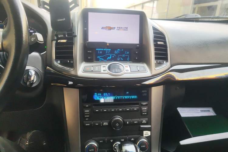 Used Chevrolet Captiva 2015 2.4L 4x4 Flagship Edition 7-Seater Audio And AC Panel