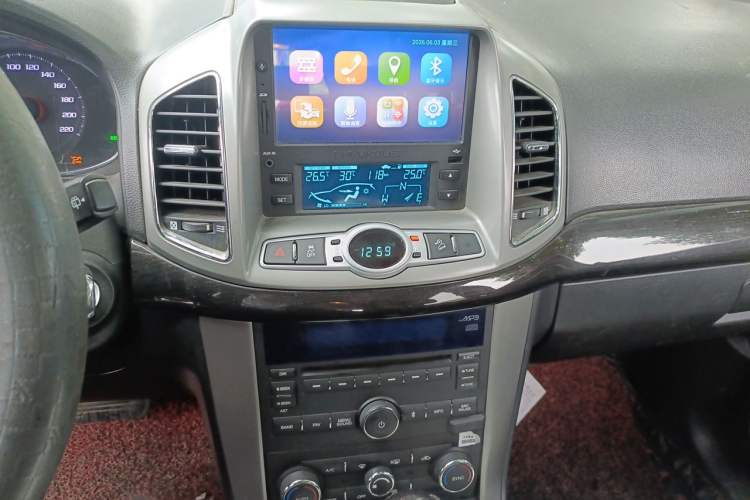 Used Chevrolet Captiva 2015 2.4L 4x4 Flagship Edition 7-Seater Audio And AC Panel