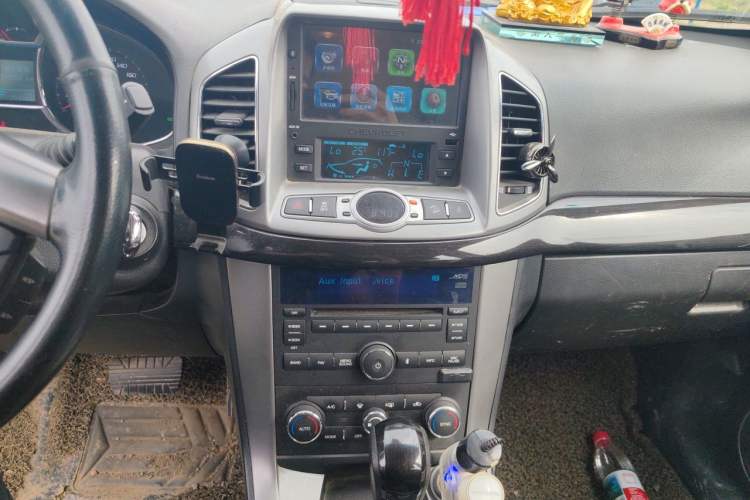 Used Chevrolet Captiva 2015 2.4L 4x4 Flagship Edition 7-Seater Audio And AC Panel