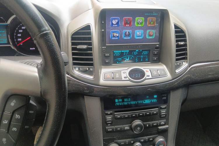 Used Chevrolet Captiva 2015 2.4L 4x4 Flagship Edition 7-Seater Audio And AC Panel