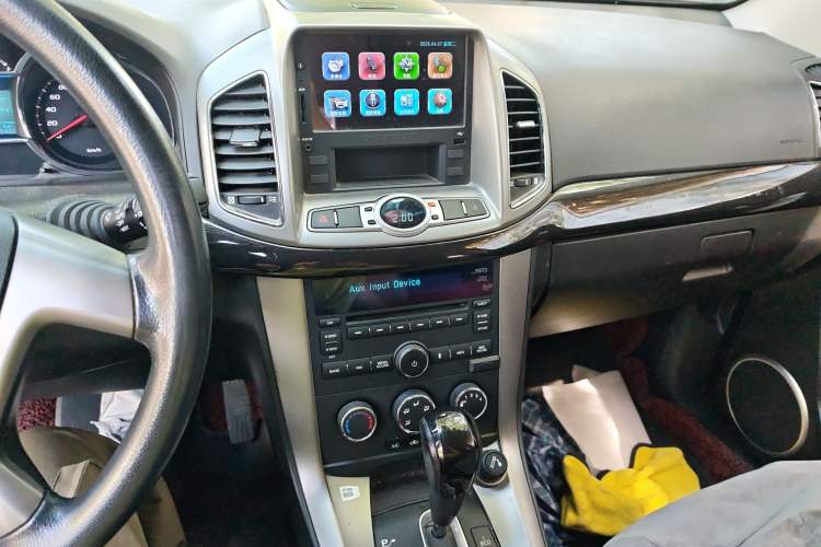 Used Chevrolet Captiva 2015 2.4L Two-Wheel Drive Urban Version 7 Seats Audio And AC Panel