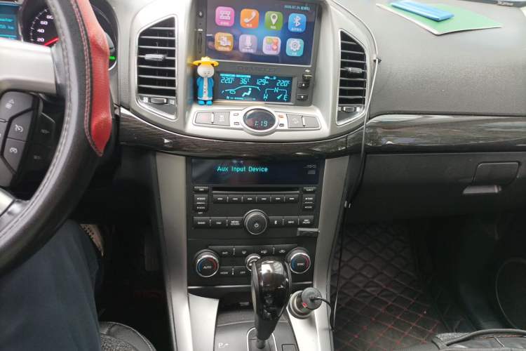 Used Chevrolet Captiva 2015 2.4L 4x4 Flagship Edition 7-Seater Audio And AC Panel