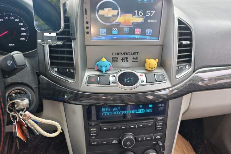 Used Chevrolet Captiva 2015 2.4L Two-Wheel Drive Urban Version 5 Seats Audio And AC Panel