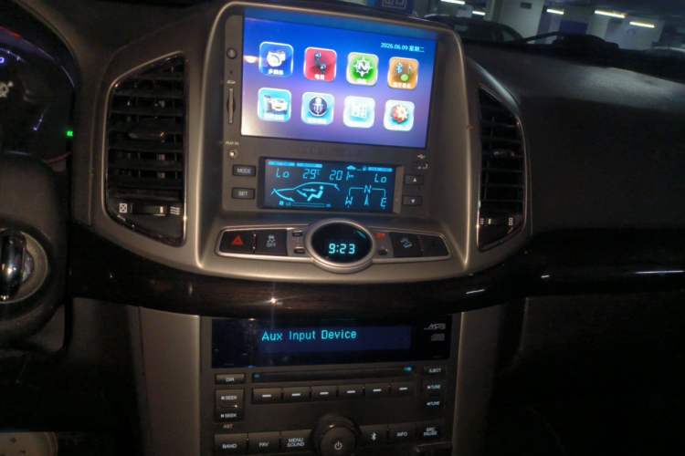 Used Chevrolet Captiva 2015 2.4L 4x4 Flagship Edition 7-Seater Audio And AC Panel