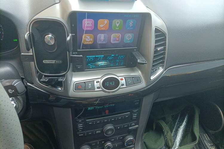 Used Chevrolet Captiva 2015 2.4L 4x4 Flagship Edition 7-Seater Audio And AC Panel