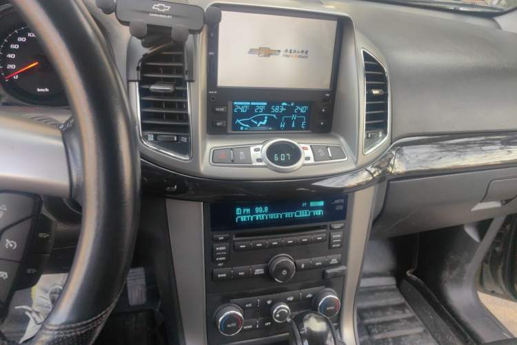 Used Chevrolet Captiva 2015 2.4L 4x4 Flagship Edition 7-Seater Audio And AC Panel